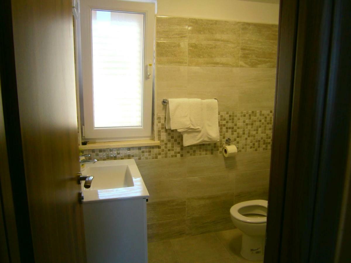 Apartment Willy Komiža Buitenkant foto