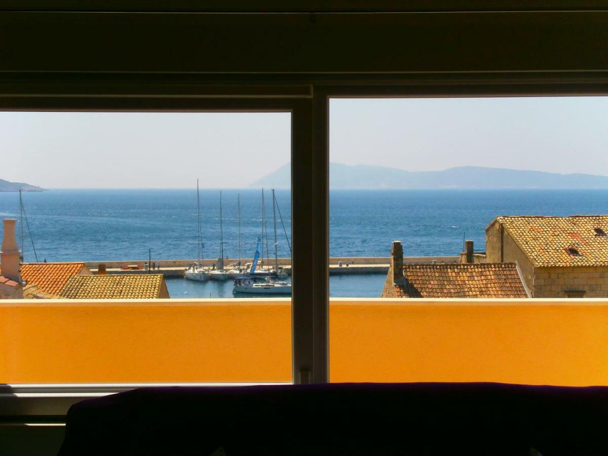 Apartment Willy Komiža Buitenkant foto